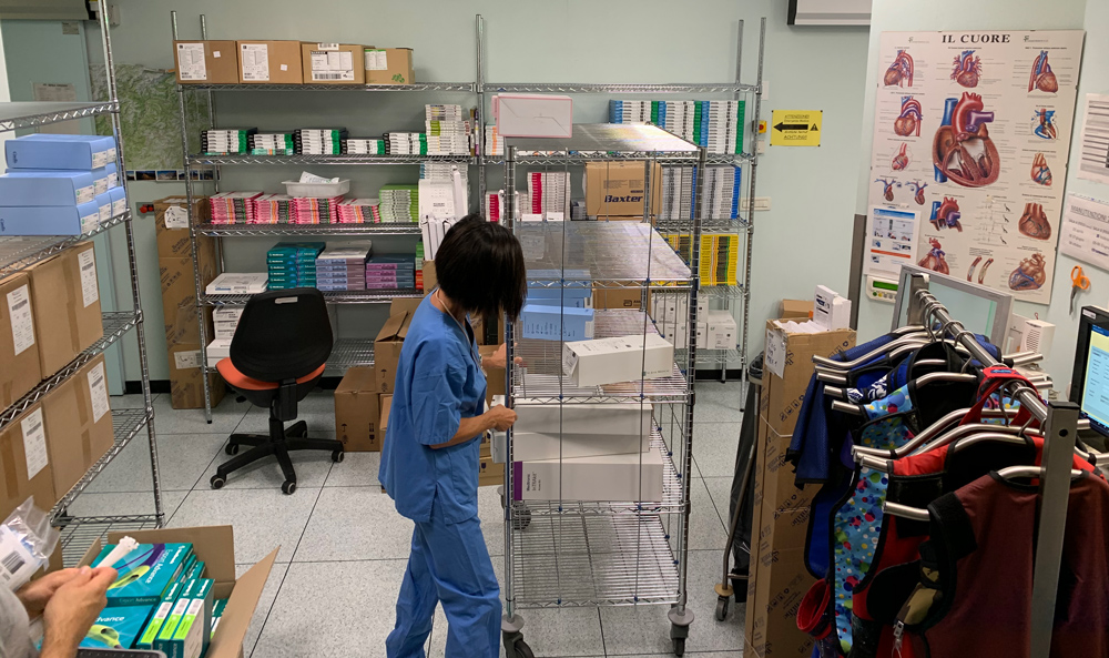 Storage room, Bolzano hospital, Italy: fixed and mobile shelves