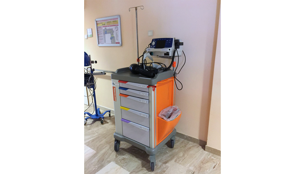 PERSOLIFE 400 emergency trolley equipped with 400 mm drawers and defibrillator