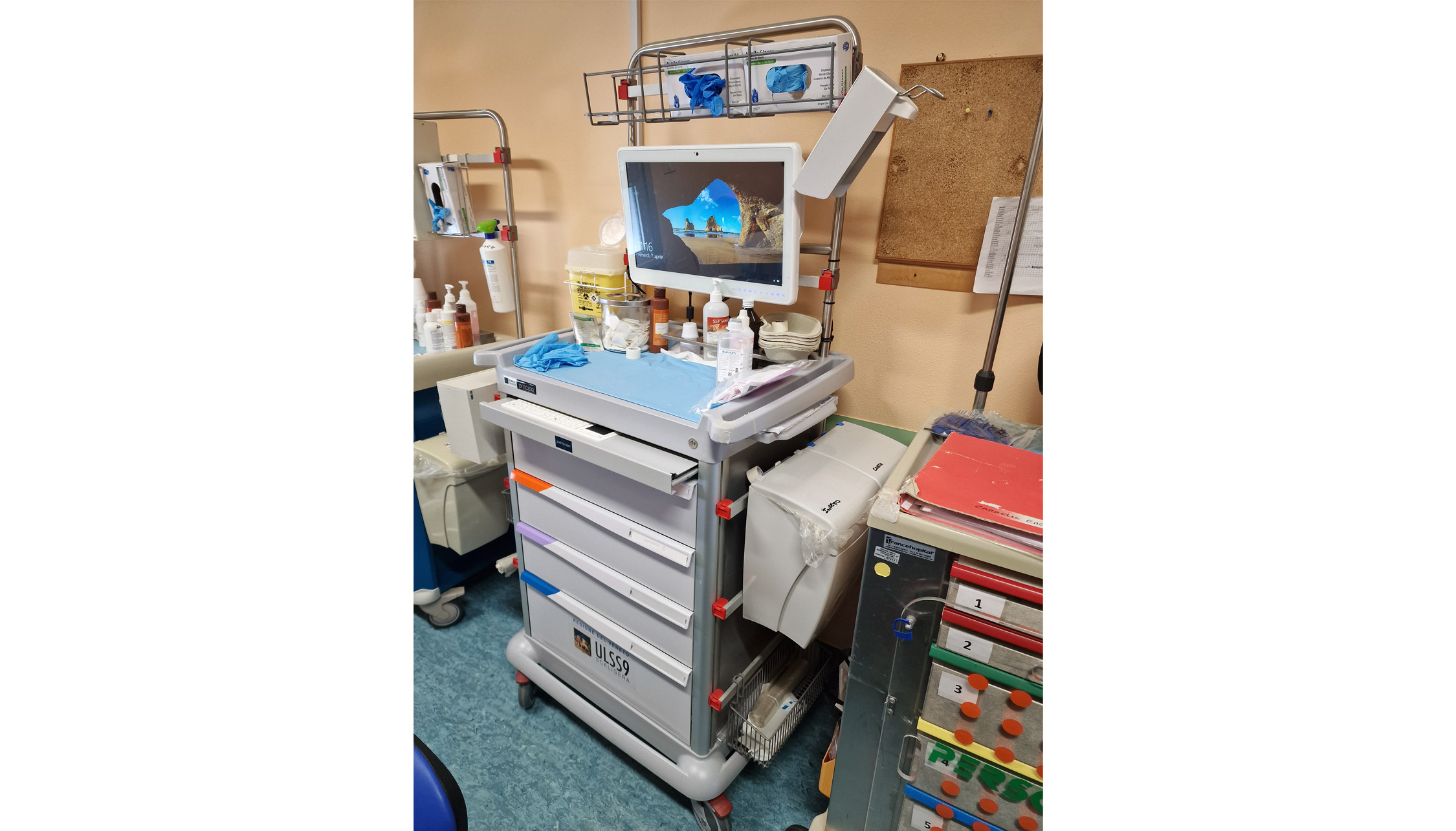 carrello eWork Cart su base PRECISO in uso alla ULSS9 Scaligera, provincia di Verona