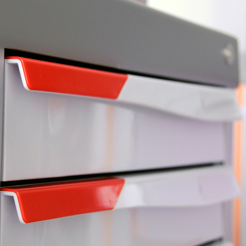 The full-width handle of the FH-Drawers. Removable identification tags in the foreground, available in 10 colours