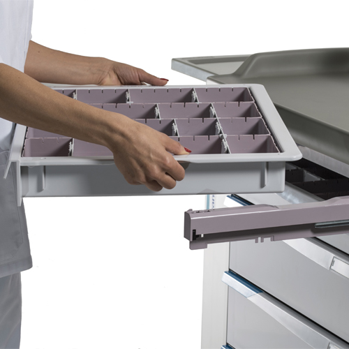 A nurse takes an FH-Drawer from a PRESTO ward trolley: this is the transportable drawer created by Francehopital