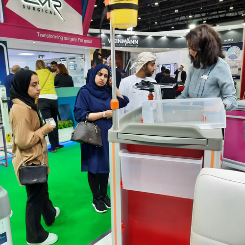 Demonstration of the features of a Persolife emergency trolley to visitors at Arab Health 2023