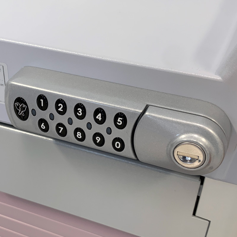 Electronic lock with 10 digit pinpad
